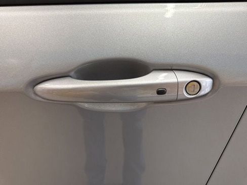 Used 2024 Jeep Compass Limited image 17