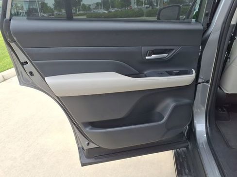 Used 2025 Toyota Grand Highlander FWD image 19