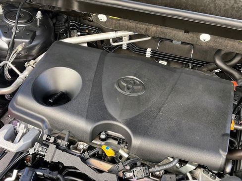 Used 2022 Toyota RAV4 SE image 36