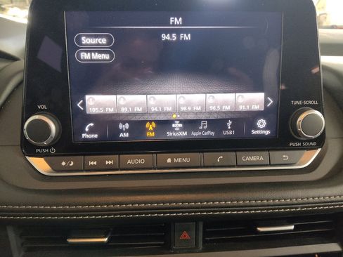 Used 2024 Nissan Rogue SV FWD image 25