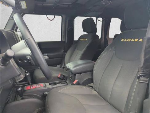 Used 2015 Jeep Wrangler Unlimited Sahara w/ Connectivity Group AWD/4WD image 18