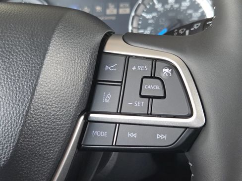 Used 2026 Toyota Highlander XLE AWD/4WD image 6