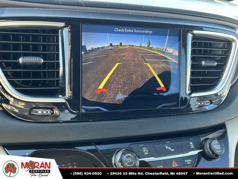 Used 2018 Chrysler Pacifica Touring-L Plus w/ Tire & Wheel Group FWD image 22