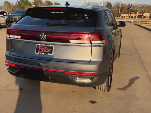Used 2025 Volkswagen Atlas Cross Sport SE image 8