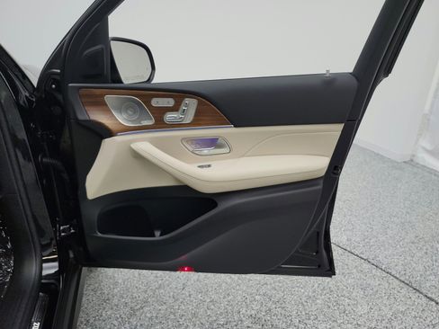 Certified 2025 Mercedes-Benz GLS 450 4MATIC image 26