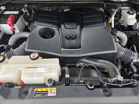 Used 2023 Toyota Tundra Platinum AWD/4WD image 31