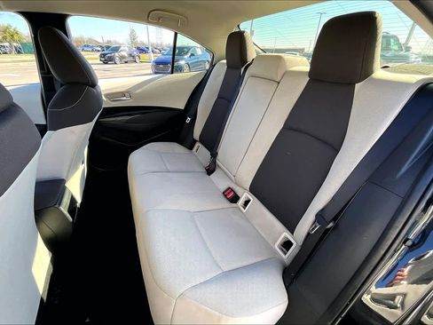 Used 2021 Toyota Corolla LE image 19