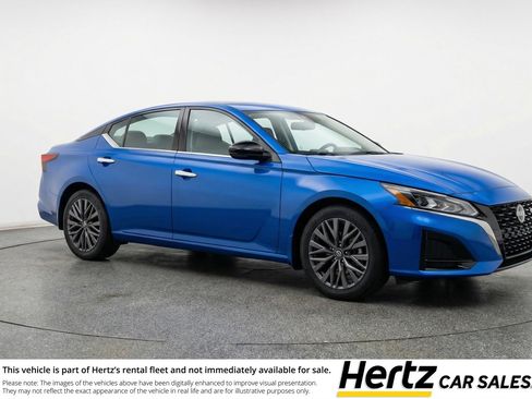 Used 2025 Nissan Altima 2.5 SV image 1