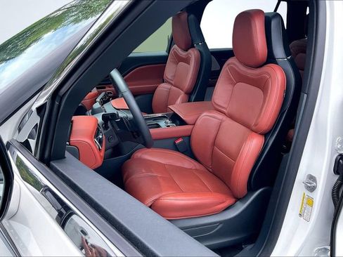Used 2026 Lincoln Aviator Reserve w/ Luxury Package RWD image 22
