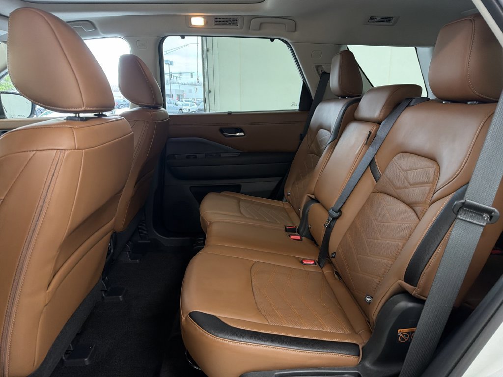 Certified 2025 Nissan Pathfinder Platinum w/ Cargo Package FWD image 20