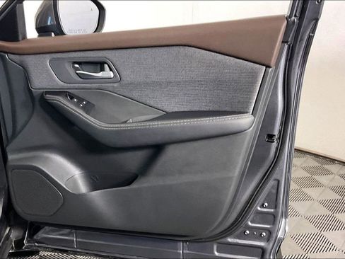 Used 2022 Nissan Rogue SV image 25