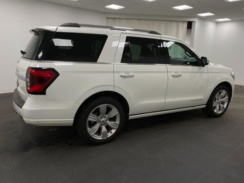 Used 2024 Ford Expedition Platinum image 3