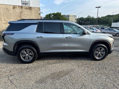 Used 2024 Chevrolet Traverse LT w/ LPO, Floor Liner Package FWD image 39