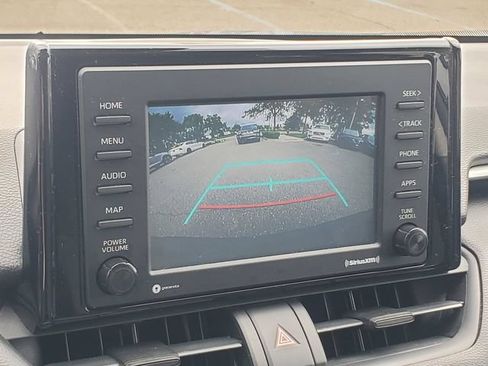 Used 2021 Toyota RAV4 LE AWD/4WD image 18