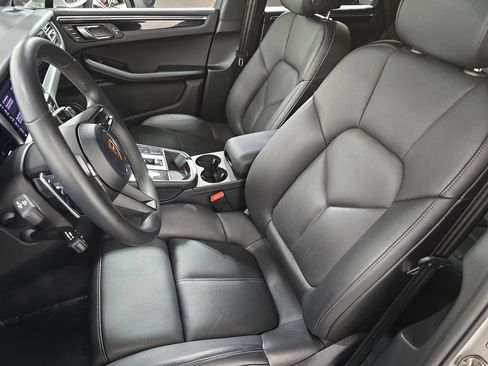 Certified 2026 Porsche Macan AWD/4WD image 5