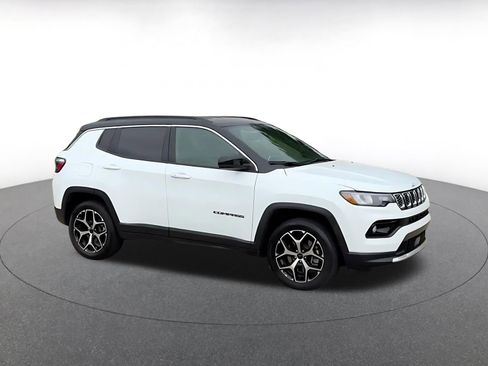 Used 2025 Jeep Compass Limited AWD/4WD image 2