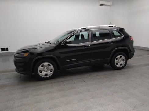 Used 2019 Jeep Cherokee Latitude w/ Cold Weather Group FWD image 2