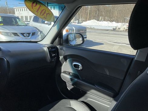 Used 2019 Kia Soul image 17