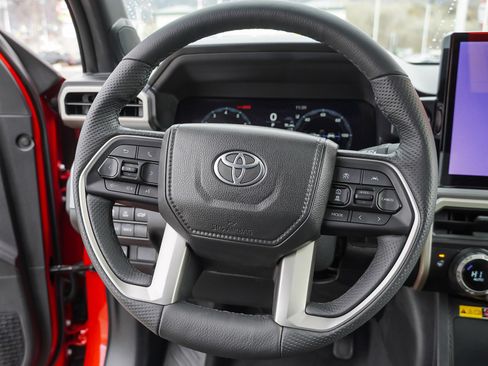 Used 2025 Toyota Tacoma TRD Off-Road image 32