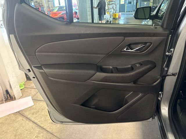 Used 2023 Chevrolet Traverse LT FWD image 28