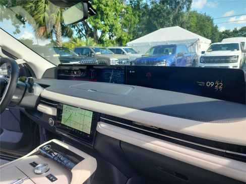 New 2026 Lincoln Navigator Premiere AWD/4WD image 26