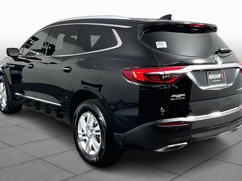 Used 2018 Buick Enclave Essence image 11