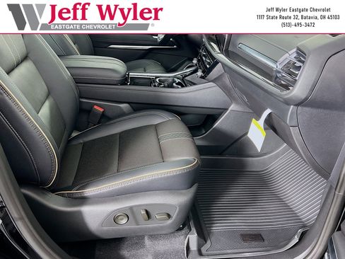 New 2026 Chevrolet Traverse High Country w/ LPO, Floor Liner Package FWD image 24
