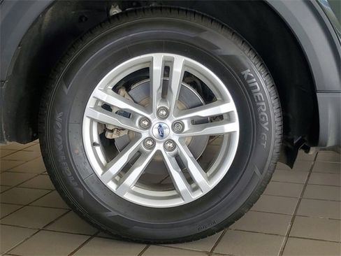 Used 2023 Ford Explorer XLT w/ Equipment Group 202A image 6