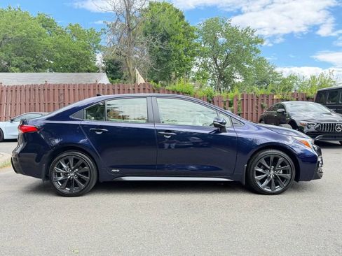 Used 2024 Toyota Corolla SE AWD/4WD image 5