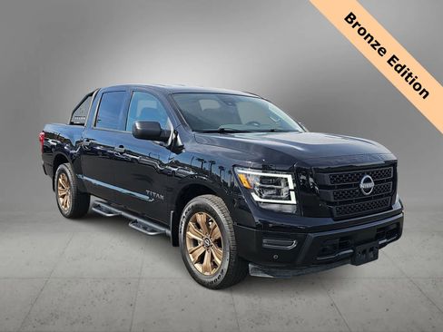 Used 2024 Nissan Titan SV w/ SV Bronze Edition Package RWD image 2