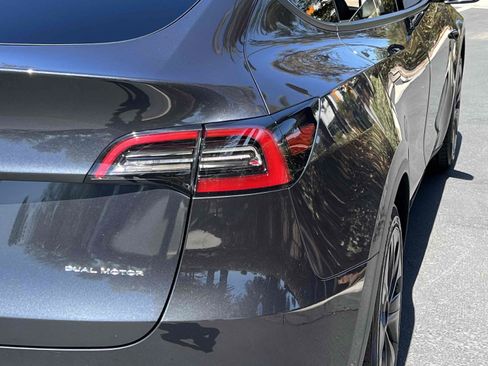 Used 2025 Tesla Model Y Long Range AWD/4WD image 59