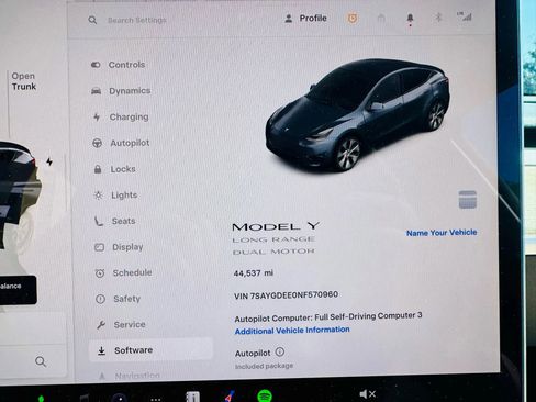 Used 2022 Tesla Model Y Long Range image 19