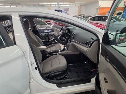 Used 2017 Hyundai Elantra SE FWD image 32
