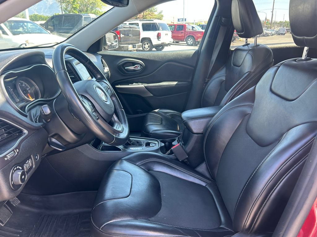 Used 2019 Jeep Cherokee Latitude Plus w/ Comfort/Convenience Group FWD image 26