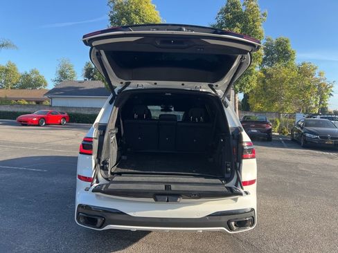 Used 2024 BMW X7 xDrive40i w/ M Sport Package image 9