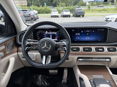 Used 2024 Mercedes-Benz GLS 450 4MATIC image 16