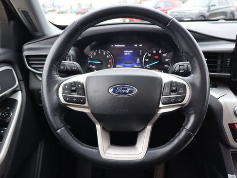 Used 2022 Ford Explorer XLT w/ Equipment Group 202A image 16