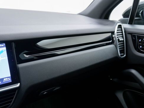 Used 2021 Porsche Cayenne E-Hybrid image 28