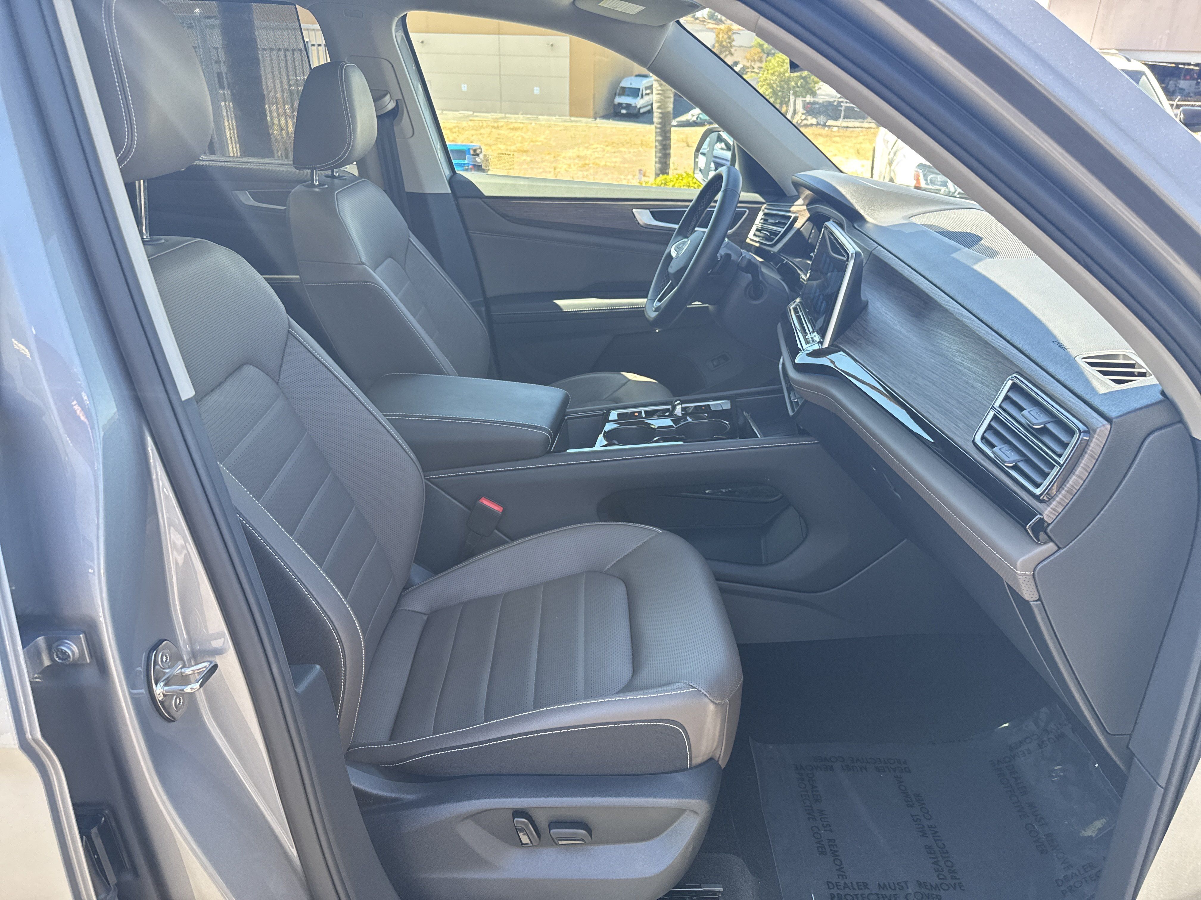 Used 2025 Volkswagen Atlas SEL AWD/4WD image 34