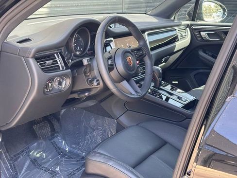 New 2026 Porsche Macan image 4