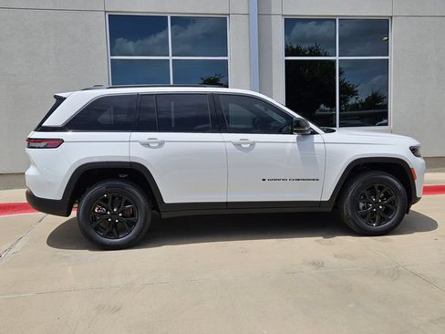 New 2026 Jeep Grand Cherokee Altitude RWD image 2
