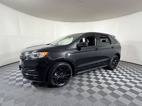 Used 2023 Ford Edge SE w/ Black Appearance Package AWD/4WD image 2