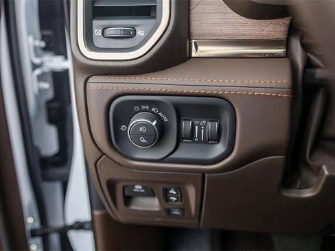 Used 2025 RAM 1500 Limited image 19