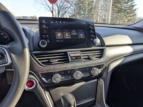 Used 2018 Honda Accord EX image 17