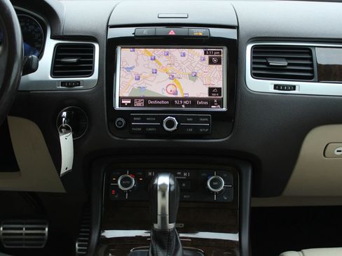 Used 2014 Volkswagen Touareg Hybrid image 21