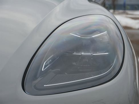 Used 2025 Porsche Macan image 5