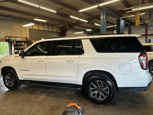 Used 2021 Chevrolet Suburban Z71 w/ Luxury Package AWD/4WD image 10