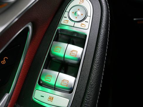 Used 2022 Mercedes-Benz GLC 300 4MATIC w/ AMG Line image 16