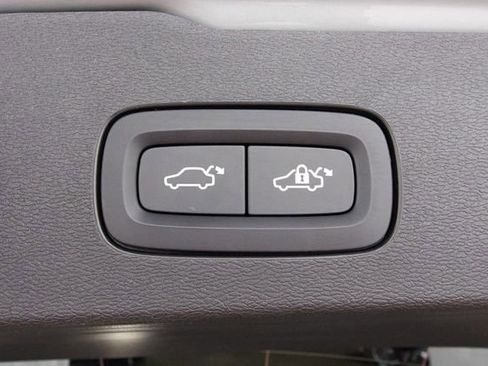 Certified 2025 Volvo V60 B5 Cross Country Plus AWD/4WD image 31