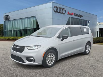 Used 2024 Chrysler Pacifica Touring-L